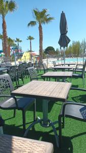 Bazén v ubytování Mobilhome 6-8 personnes - Camping La Carabasse nebo v jeho okolí