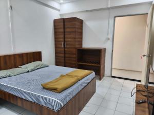 a bedroom with a bed with a wooden head board at Collection O Warje Pune Formerly Choice Guest house in Yerandwane