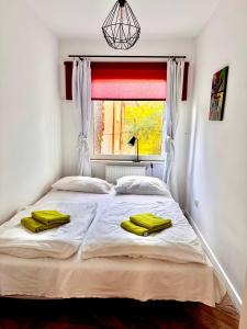 En eller flere senge i et værelse på Familly Apartament 5