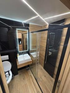 Ένα μπάνιο στο Relax Apartment with sauna and jacuzzi in city center +10 φωτογραφίες