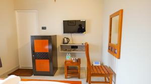 Televisyen dan/atau pusat hiburan di Dwaraka Resorts