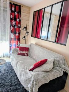 a living room with a couch with two pillows on it at Cosy Suite chalet in Valloire