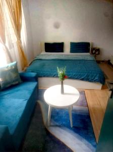 En eller flere senge i et værelse på CNS Guest House