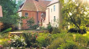a house with a garden in front of it at Wasserburg Turow in Glewitz
