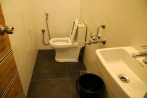 a bathroom with a toilet and a sink at T Nagar 1BHK Studio Shopping Cntrl - G3 Tulsi in Chennai