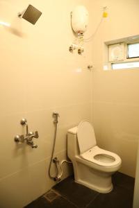 a bathroom with a toilet and a shower at T Nagar 1BHK Studio Shopping Cntrl - G3 Tulsi in Chennai