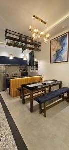 Kuchyň nebo kuchyňský kout v ubytování The Outhouse Villa with Pool Alleppey