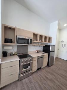 Dapur atau dapur kecil di TownePlace Suites by Marriott Youngstown North
