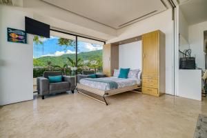 Una cama o camas en una habitación de Maxwell Collection Romantic Zone 283 fotos más