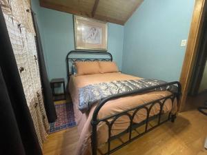 a bedroom with a bed in a blue room at Mystic Ivy in Marblemount