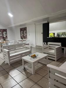 Χώρος καθιστικού στο Atterbury Value Bed and Breakfast