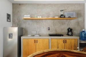 Η κουζίνα ή μικρή κουζίνα στο Spectacular Suite Steps Away From Center La Punta