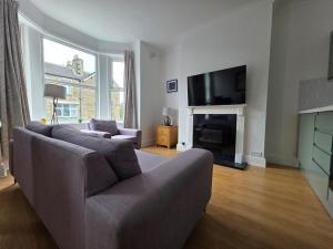 TV a/nebo společenská místnost v ubytování Perfect 3 bedroom Base for Contractors - Morecambe