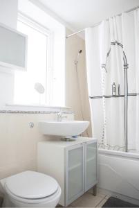a bathroom with a sink and a toilet and a shower at Lovely Duplex close to city and Guinness Factory in Dublin
