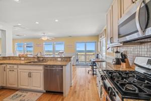 Afbeelding uit fotogalerij van Ultimate 3 Bedroom Lavallette Beachfront Rental in Lavallette +56 foto's