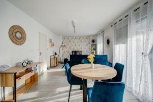 Posezení v ubytování L Etoile de rêve-Zénith- éco quartier Cartoucherie + 16 fotografií