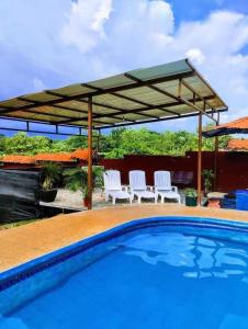 Bazén v ubytování Hotel paso real nebo v jeho okolí