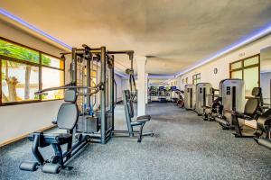 Gimnasio o instalaciones de fitness de SBH Monica Beach Resort