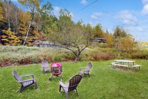 Κήπος έξω από το Brook Haven Cabin