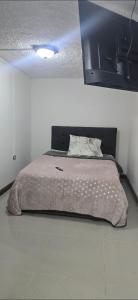 En eller flere senge i et værelse på charala sabana sur