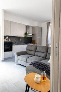 Η κουζίνα ή μικρή κουζίνα στο Luani's Apartments