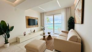 Μια τηλεόραση ή/και κέντρο ψυχαγωγίας στο Boca Beach Residence 304