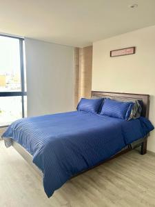 Giường trong phòng chung tại Modern studio apartment, comfortable, strategic location
