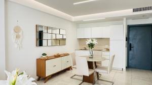 Η κουζίνα ή μικρή κουζίνα στο Boca Beach Residence 304