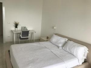 Ένα ή περισσότερα κρεβάτια σε δωμάτιο στο Boca Beach Residence 304 +10 φωτογραφίες