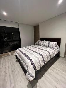 Giường trong phòng chung tại Modern studio apartment, comfortable, strategic location +5 ảnh