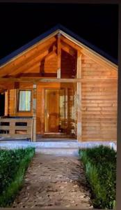 ヴァルボナにあるJoeda's Villa Valboneの木造家屋