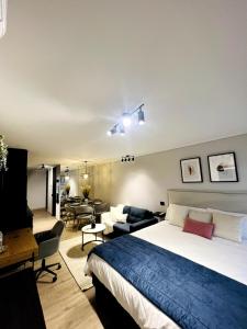 Кровать или кровати в номере Nuevo y lujoso apartamento full a pasos de Clínica Las Condes