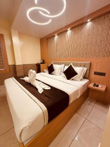 Postel nebo postele na pokoji v ubytování Hotel Feathers