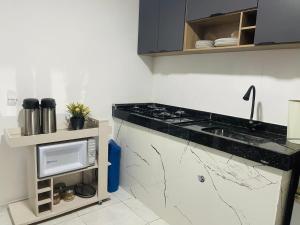 Η κουζίνα ή μικρή κουζίνα στο Kitnet Mobiliada em Pousada +1 φωτογραφίες