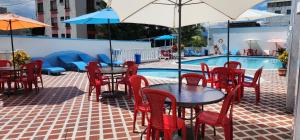 Bazén v ubytování Hotel Emperador nebo v jeho okolí + 31 fotografií