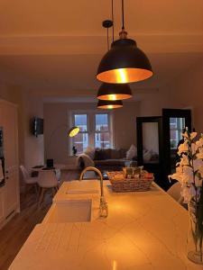 Postel nebo postele na pokoji v ubytování Modern 2 Bed 2 Bath Apartment in Prime Jesmond Location