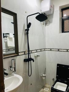 Bilik mandi di Kamwe kamwe hotel