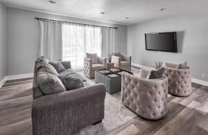 Khu vực ghế ngồi tại Game Room - Private Beach Access - Sleeps 8