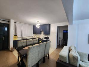 Χώρος καθιστικού στο Modern 2 Bed All Ensuite Near Nakuru CBD