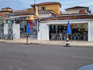 two blue umbrellas on the side of a street at Doce Recanto da re in Franca