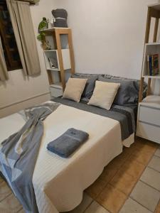 a bed with a blue towel on top of it at Cerca de la plaza principal a estrenar in Formosa