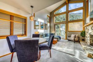 a living room with a table and chairs at Aspenwood Ski Getaway in Ketchum