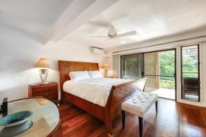 En eller flere senge i et værelse på Wailea Ekolu Village 410