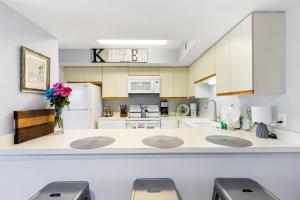 Kuchyň nebo kuchyňský kout v ubytování Island Hub Hideout