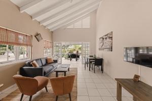TV a/nebo společenská místnost v ubytování Bon Bini Resort Curacao