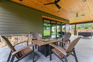 Posezení v ubytování The Luxe Barn