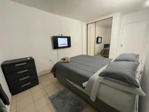 Φωτογραφία από το άλμπουμ του Cozy Basic Apartment in Levittown σε Levittown