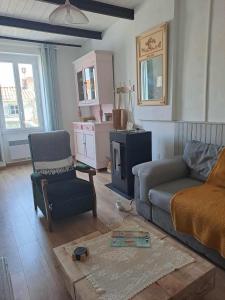 Χώρος καθιστικού στο CHARMANTE MAISON 1900 classée 3 étoiles avec terrasse vue sur les toits