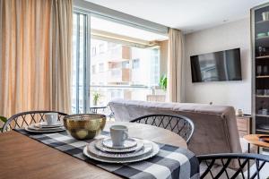 a dining room table with a black and white checkered table cloth at TOP 10 apartamento dentro do shopping in Brasilia