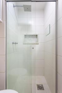 a shower with a glass door in a bathroom at TOP 10 apartamento dentro do shopping in Brasilia +15 photos